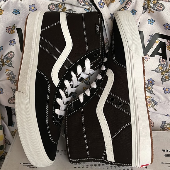 Vans WMNS Crockett High
Black/White
VN0A5JIGY28
Sneakers - Picture 12 of 16
